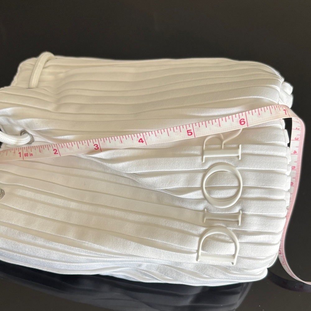 ⚜️Dior Beauty Pleated White Mini Pouch GWP ⚜️ - Picture 5 of 8